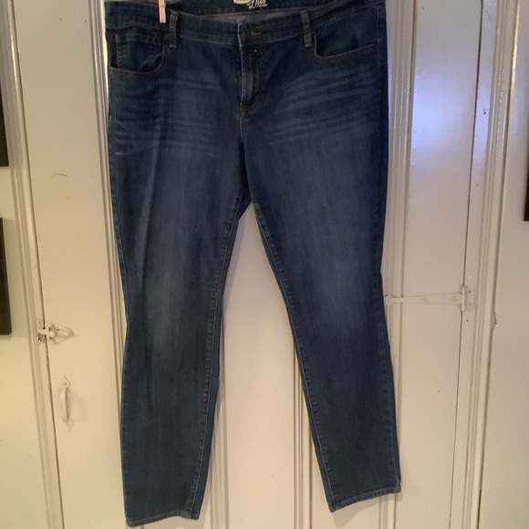 Old Navy The Diva plus size jeans - Picture 3 of 6